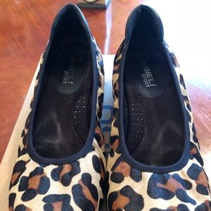 Very comfortable leopard shoes size 10